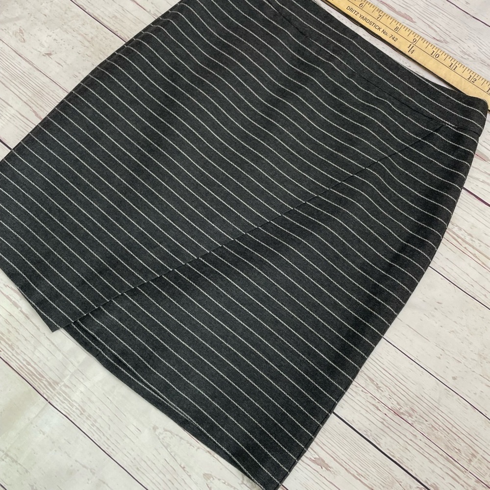 LOFT‎ Petite Gray Pinstripe Pencil Skirt 2P Black White Striped Business Office